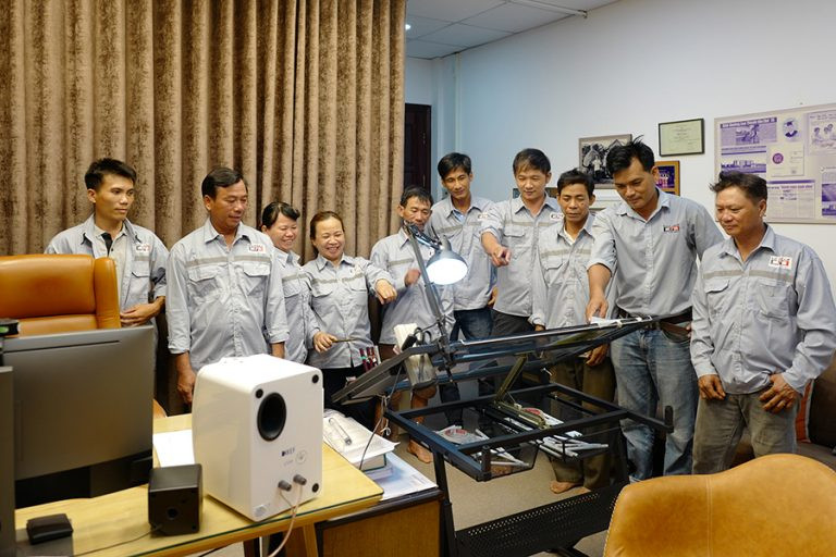 Hop Mat Anh Em Thi Cong 1 768x512