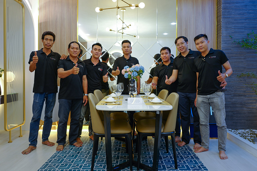 Hop Mat Anh Em Thi Cong 11