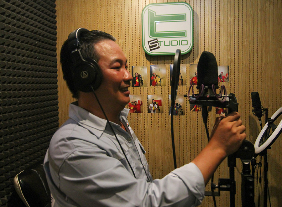 Hop Mat Anh Em Thi Cong 18