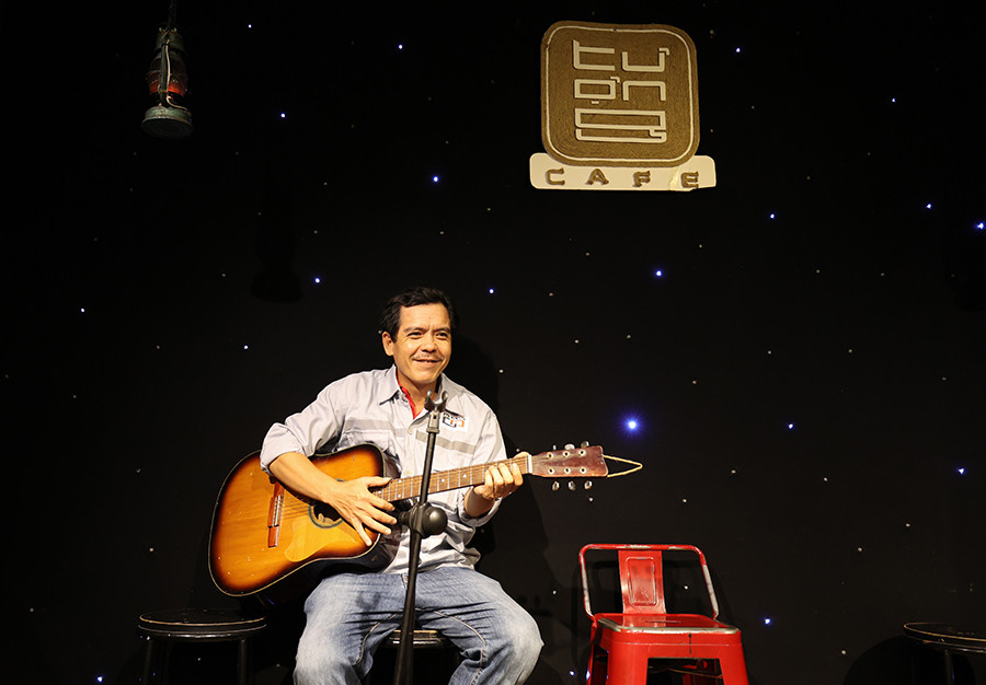 Hop Mat Anh Em Thi Cong 19