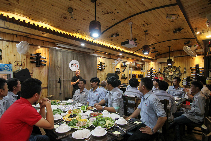 Hop Mat Anh Em Thi Cong 20