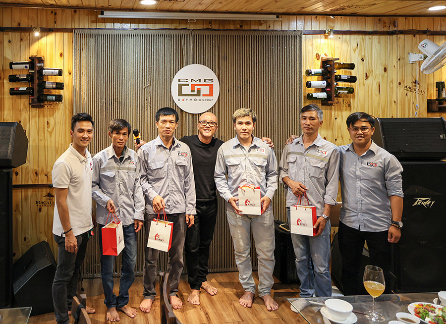 Hop Mat Anh Em Thi Cong 26