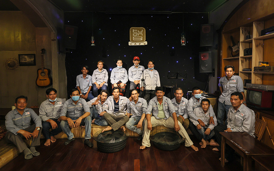 Hop Mat Anh Em Thi Cong 3