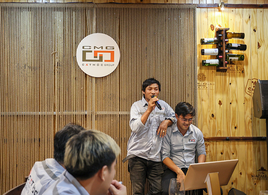 Hop Mat Anh Em Thi Cong 34