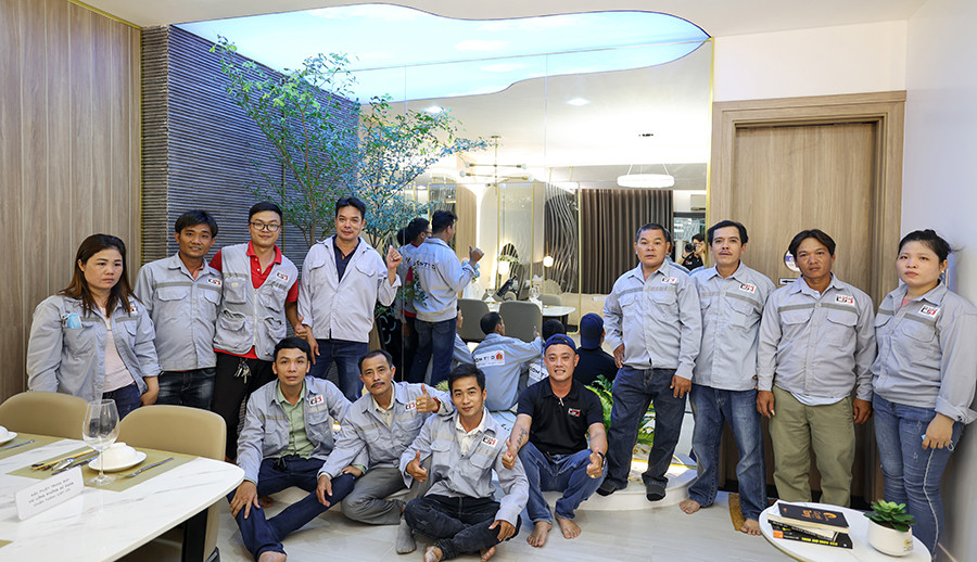 Hop Mat Anh Em Thi Cong 5