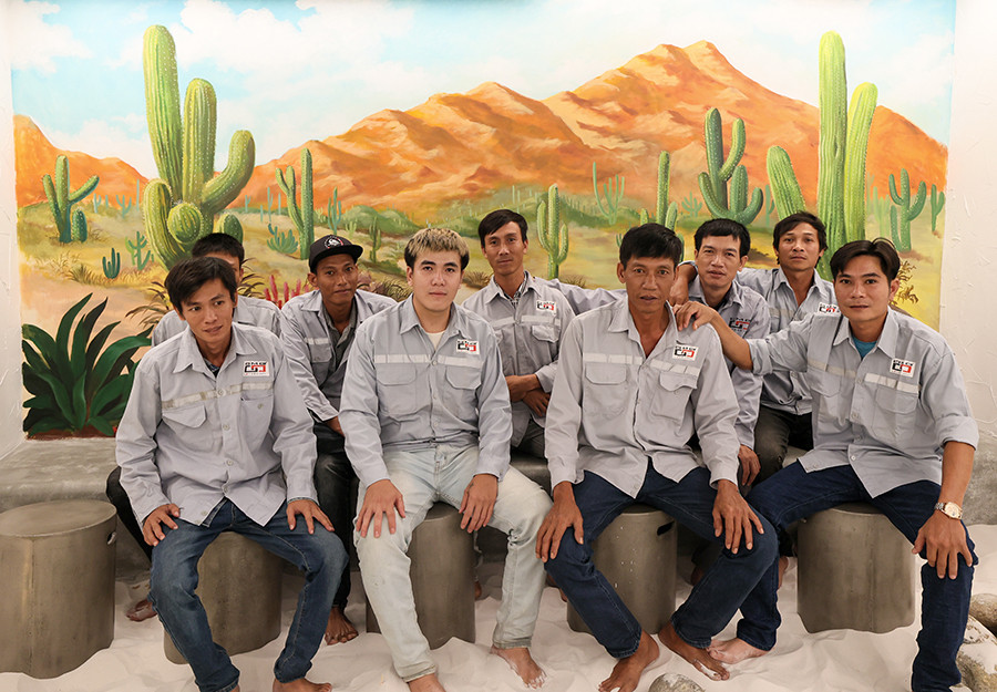 Hop Mat Anh Em Thi Cong 7