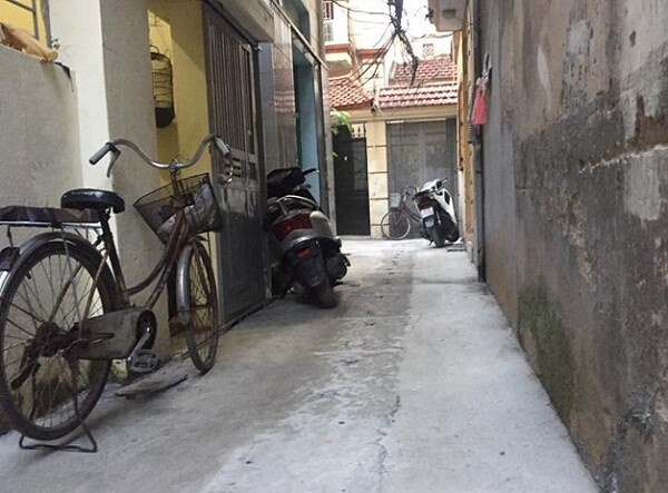 Tôi thấy may mắn khi mua nhà có đường đâm thẳng vào